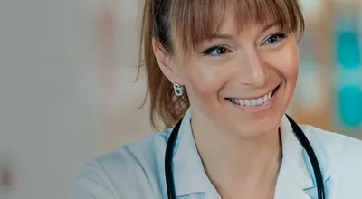 Especialista médico de la red EMI